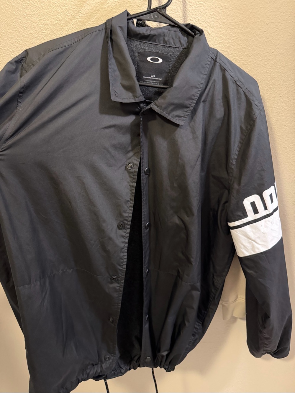 Oakley Men's Black  Jacket with White Sleeve Accent
